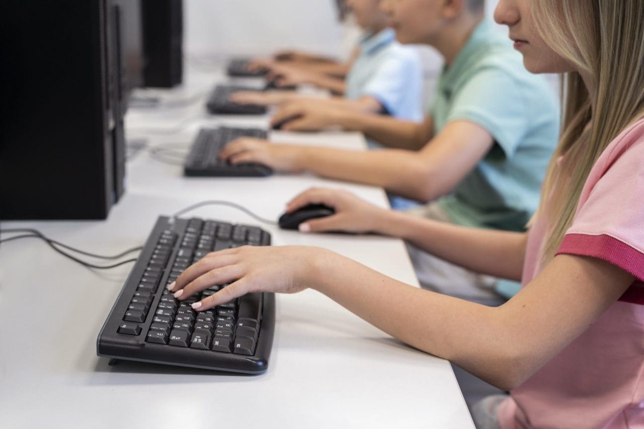 Innova XD, el nuevo portal de noticias con IA que busca educar a niños y niñas sobre innovación, ciencia y tecnología
