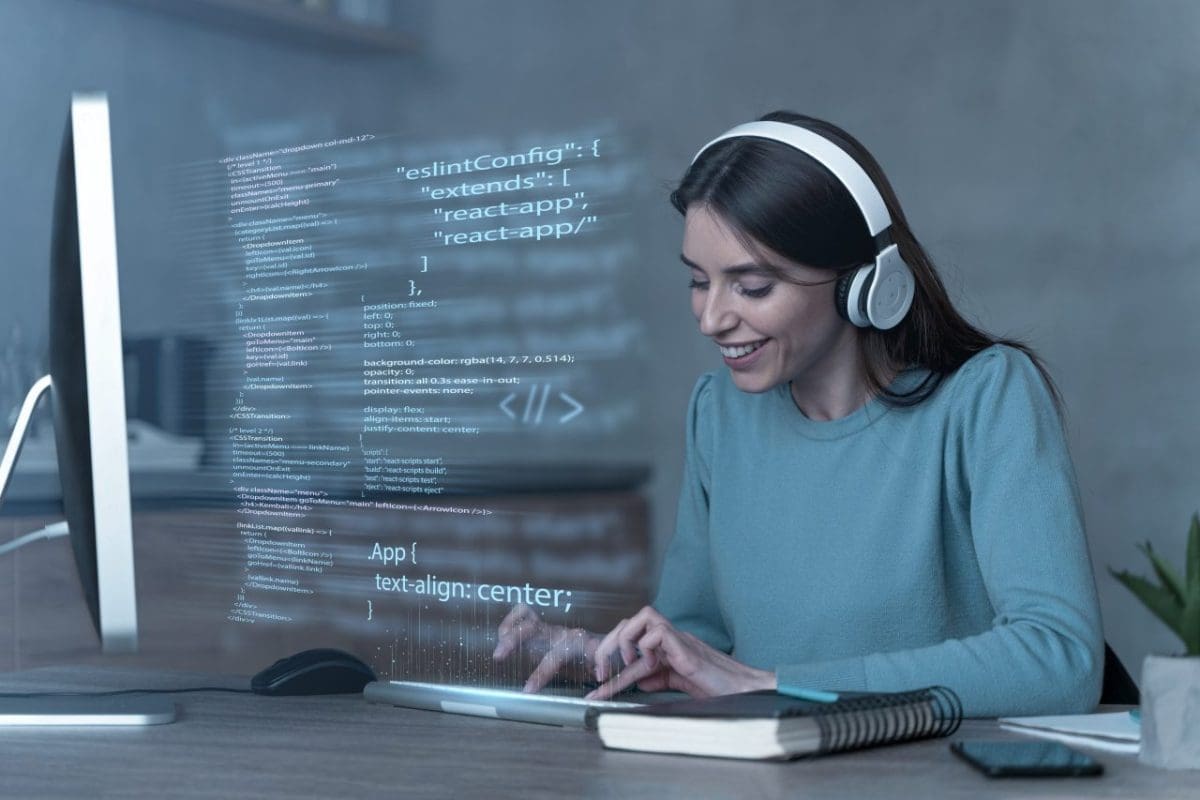 Lanzan becas de especialización para formar mujeres para la industria tecnológica
