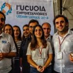 Emprendedores uruguayos presentando sus innovaciones en un evento internacional.