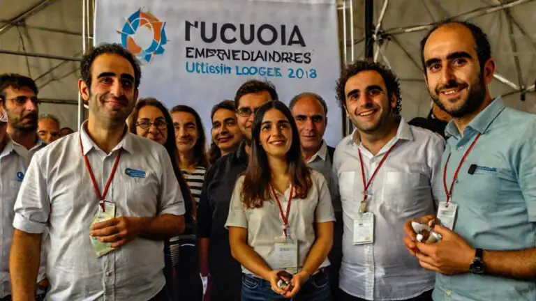 Emprendedores uruguayos presentando sus innovaciones en un evento internacional.