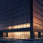 Edificio moderno de tecnología en ciudad latinoamericana al anochecer