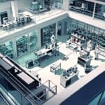 Vista aérea de un moderno laboratorio de biotecnología al mediodía