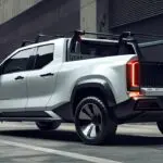 Moderna pick-up eléctrica de estilo futurista en un entorno urbano