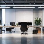 Oficina moderna con dispositivos tecnológicos avanzados y luz natural suave