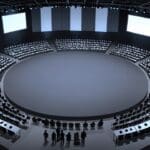 Vista aérea de una conferencia tecnológica en un centro de convenciones moderno