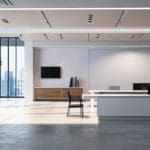 Interior de una oficina moderna con decoraciones minimalistas y tecnología avanzada visible