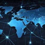 Imagen abstracta de un mapa mundial digital con conexiones virtuales brillantes