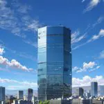 Complejo de edificios de tecnología con el paisaje urbano de Santiago al fondo, cielo despejado.