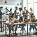 Emprendedores en un espacio de coworking moderno, colaborando con computadoras portátiles y pizarras.