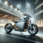 Motocicleta eléctrica moderna en una calle urbana iluminada, ambiente tecnológico y futurista.