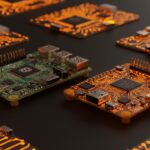 Comparativa de single board computers 2025 mostrando Raspberry Pi 5 y Orange Pi 5 Pro en ambiente tecnológico de alta calidad.