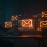 Sincronización rápida y eficiente de correo IMAP en tiempo real con ImapGoose para startups, representado en un entorno tecnológico avanzado y moderno.