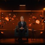 Jon Stewart en estudio de comedia política, reflejando incertidumbre en medios y censura en Estados Unidos.