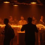 Evento TechCrunch Disrupt 2025 con founders e inversores colaborando en un ambiente tecnológico innovador en San Francisco.