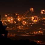 Iván Arriagada con paisaje minero digital, destacando tendencias clave del cobre, minería y política para startups tecnológicas en 2025.