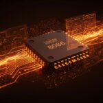 Vista cercana del microprocesador 8086 con flujos de microcódigo y elementos de microarquitectura en tonos naranjas y negros, ilustrando exploración de hardware retro y emulación tecnológica.
