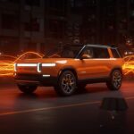 Vehículo eléctrico Rivian en conducción manos libres destacando innovación en software automotriz y movilidad avanzada.