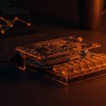 Hardware portable profesional Typeframe PX-88 con Raspberry Pi, teclado mecánico y diseño personalizable para startups y desarrolladores.