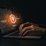 Vulnerabilidades en React Server Components de Next.js representadas con código y gráficos digitales en tonos naranja y negro para startups tecnológicas.