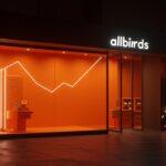 Fachada de tienda Allbirds cerrada en San Francisco, representando desafíos y adaptación en el mercado retail de startups tecnológicas.