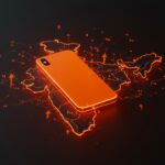 Apple iPhone resaltando en un mapa digital de India con flujos de datos y flechas ascendentes, simbolizando récord de ventas y tendencias tecnológicas en el mercado smartphone.