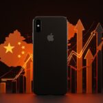 iPhone destacándose con mapas digitales de China e India, simbolizando récord de ventas y crecimiento tecnológico de Apple.