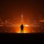 The Audacity de AMC explora la cultura y retos éticos de Silicon Valley en un ambiente de startups y tecnología representado con luces naranjas y negras.