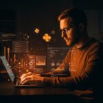 Fundador tech desarrollando una startup SaaS con Django, destacando ORM, migraciones y administración en el ecosistema startup LATAM.