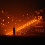 Fundador tecnológico frente a una fortaleza digital de ciberseguridad de CISA con metáforas visuales de infraestructura crítica y amenazas estatales.