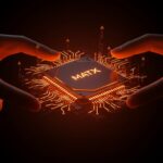 Chip de IA de MatX iluminado en naranja y negro, simbolizando financiamiento de startup y competencia con Nvidia en hardware de inteligencia artificial.