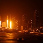 Ciudad tecnológica de Starbase, Texas, con cohetes SpaceX y la integración de un sistema judicial propio en un ecosistema tech innovador.