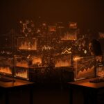 Motor de IA para trading de mercados eléctricos con financiación de 75 millones liderada por Lightspeed, representado con fundadores tech y visualización de redes neuronales en paleta naranja y negro.