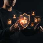 Autenticación en dos pasos 2FA reforzando la seguridad digital para protección de cuentas en startups tech.