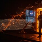 Carlos García-Galán liderando la base lunar de la NASA, destacando innovación tecnológica y liderazgo hispano en exploración espacial.