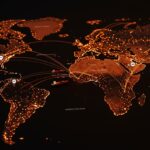 Mapa digital de chokepoints marítimos estratégicos señalando riesgos en la supply chain global y oportunidades para startups en LATAM.