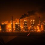 Impacto global de la crisis energética por ataque a planta de gas en Qatar con tensiones geopolíticas y volatilidad del mercado energético.