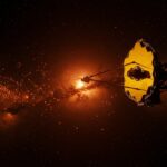 Imagen cinematográfica del telescopio James Webb detectando puntos rojos en el universo temprano, simbolizando avances en astronomía e innovación científica.