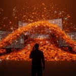 Crisis del contenido IA de baja calidad representada por una silueta rodeada de datos caóticos y flujos digitales, ilustrando la saturación de información AI Slop de Microsoft Copilot y Bing.