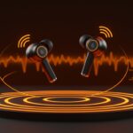 Auriculares inalámbricos baratos Nothing Ear (a) en ambiente tecnológico naranja y negro, destacando cancelación activa de ruido ANC y conectividad avanzada en análisis de tecnología startup.