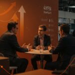 Pau Garcia-Milà conversando con inversores en 4YFN 2026 destacando los criterios clave para conseguir financiación en startups en España y LATAM.