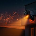 Cámara solar Reolink Solar Floodlight Cam para vigilancia exterior inteligente con IA on-device sin cuotas, destacando seguridad doméstica y tecnología IoT.