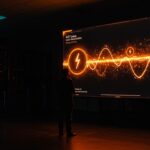 Sam Altman conceptualizando la monetización de inteligencia artificial mediante tokens consumidos como electricidad, en un entorno digital futurista con paleta naranja y negra.