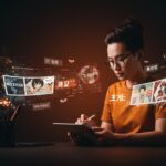 Ilustración de creador digital usando IA para traducción automática y localización global en Webtoon, destacando expansión y automatización.