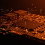 Xbox One vulnerada con voltage glitching mostrando hardware hacking y lecciones de seguridad en tecnología.