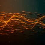 Colapso de peces migratorios en ecosistemas acuáticos con metáforas tecnológicas para soluciones ambientales y seguridad alimentaria.