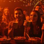 Fiesta sin alcohol en Madrid con jóvenes disfrutando de música, matcha y poke, reflejando la tendencia de ocio saludable y eventos de dopamina.