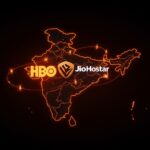 Alianza estratégica HBO Max y JioHotstar en India representada con un mapa digital y flujos de datos, destacando el mercado de streaming emergente.