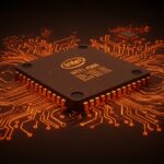 Primer plano detallado del microprocesador Intel 486 destacado en tonos naranja y negro, representando la evolución del hardware y la historia de la computación en 1989.