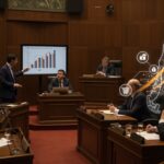 Crecimiento fintech en Chile mostrando a líder fintech exponiendo ante diputados sobre democratización de pagos electrónicos y tasas de intercambio.