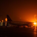 Cancelación masiva de vuelos Lufthansa debido a la crisis del combustible para aviones por la guerra en Irán, reflejando impacto en la aviación y startups travel tech.